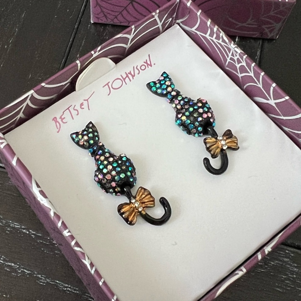 Betsey Johnson Earrings - Picture 4 of 7